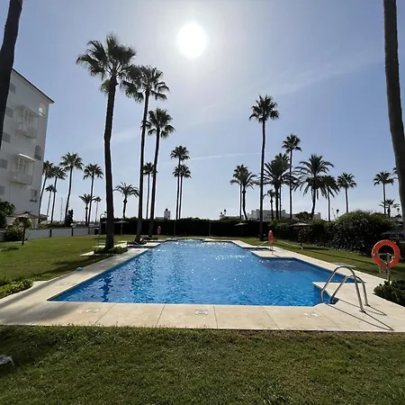 Apto Con Vista Al Puerto Y Salida A La Playa Apartment Manilva